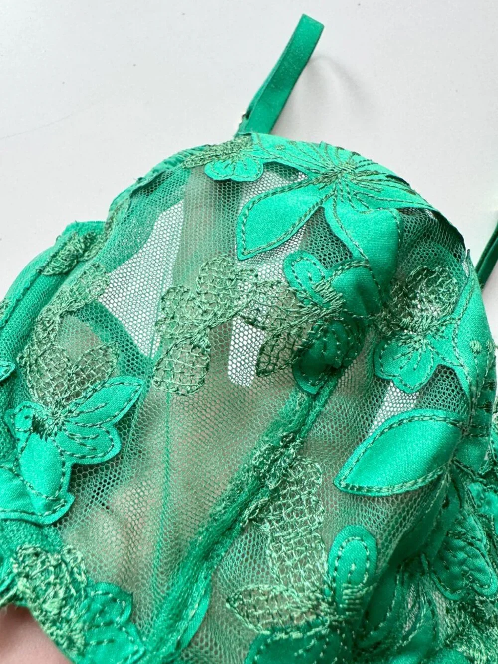 VICTORIA'S SECRET Ziggy Green Floral Embroidered Low Cut Demi Bra, Size 32DD - Picture 8 of 15